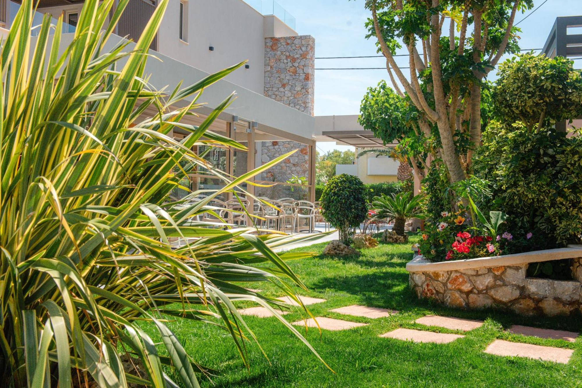 Relax Hotel Palaiochora Exterior photo