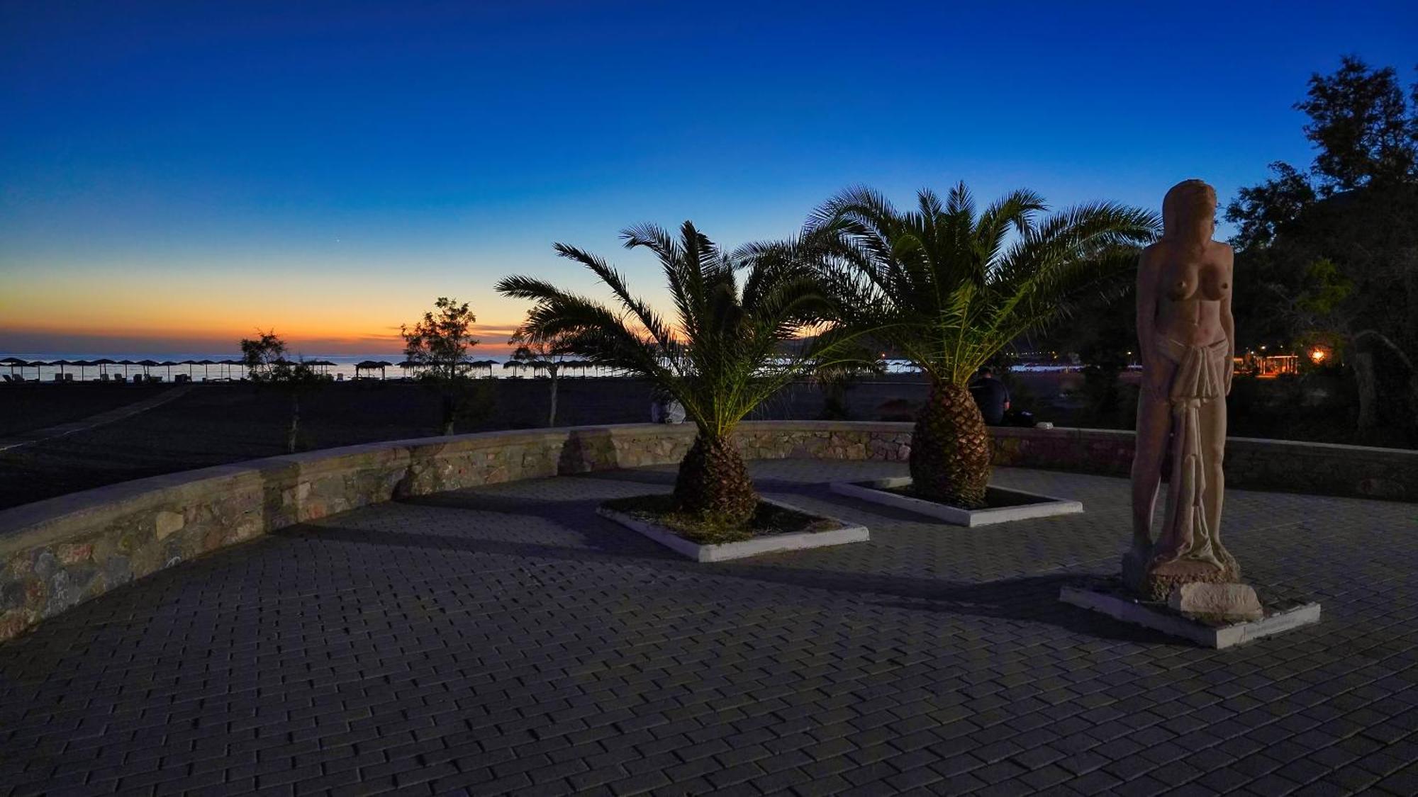 Relax Hotel Palaiochora Exterior photo