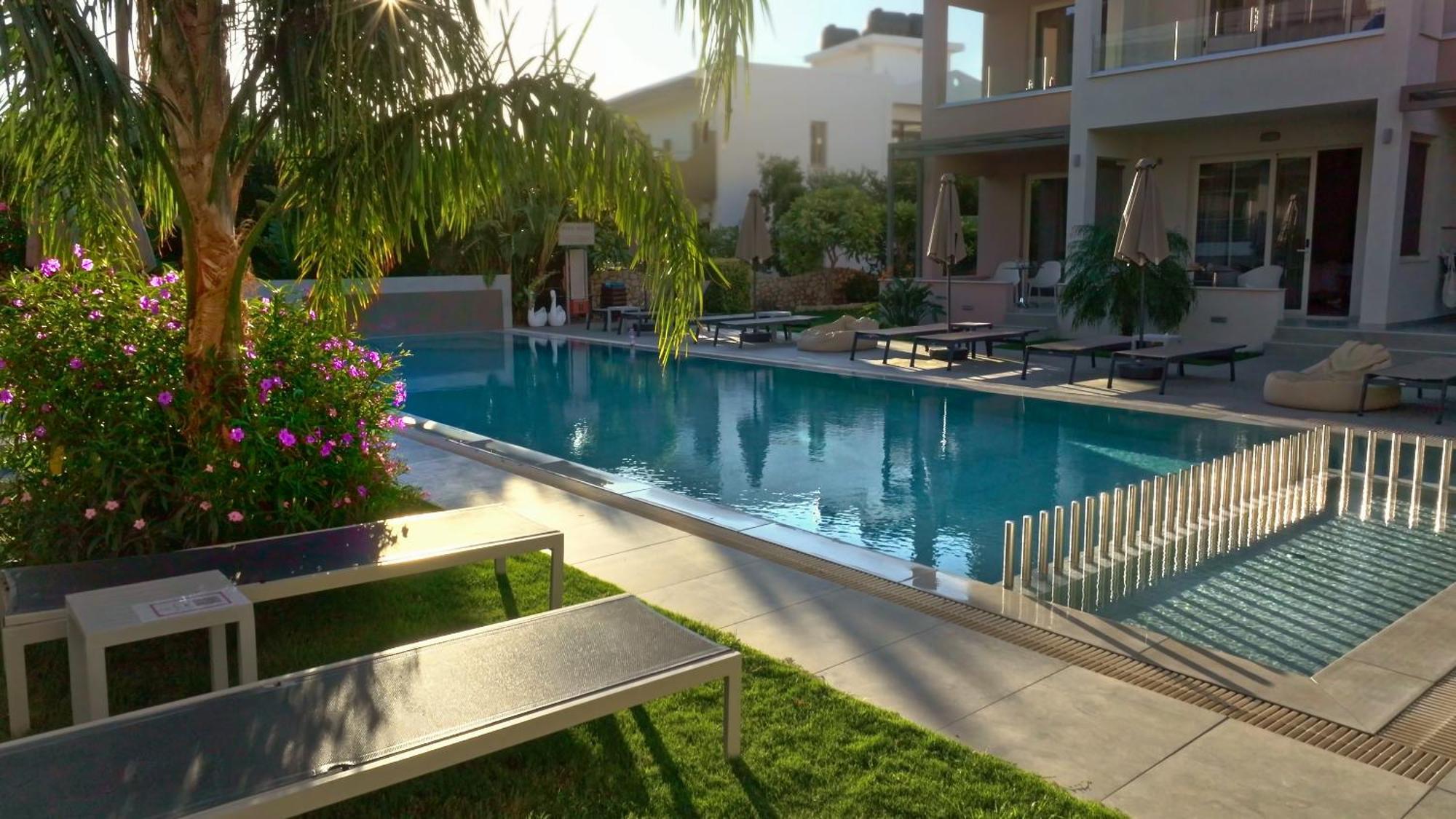 Relax Hotel Palaiochora Exterior photo