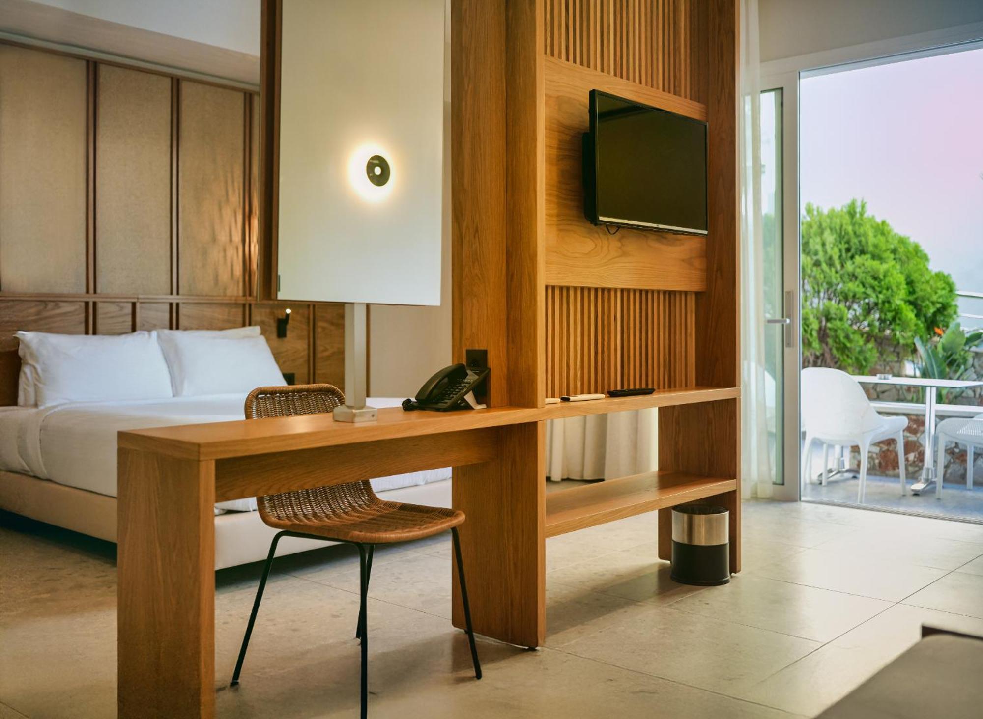 Relax Hotel Palaiochora Exterior photo