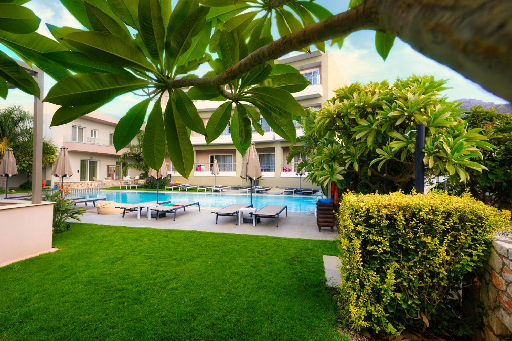 Relax Hotel Palaiochora Exterior photo